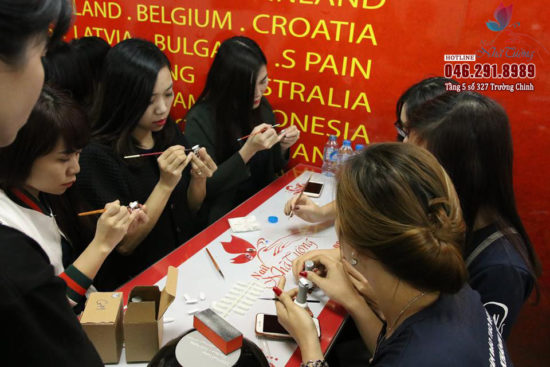 Dạy nail miễn phí , khóa học ứng dụng sản phẩm nail