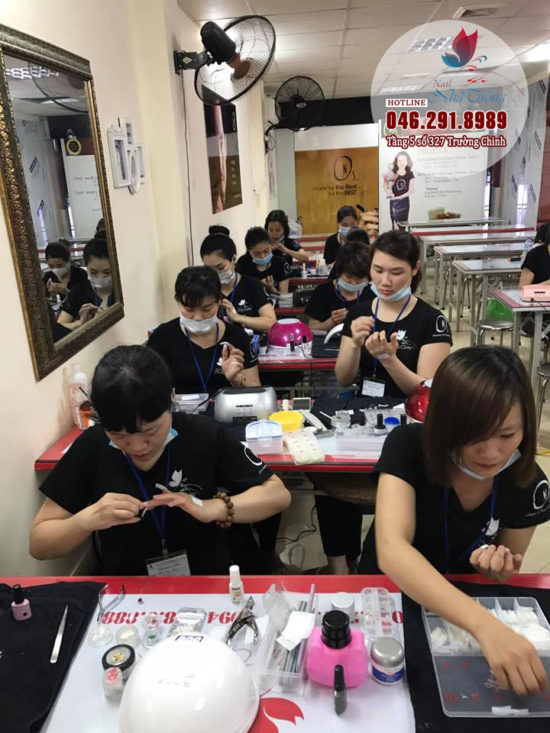 Tự học vẽ móng tay có nên hay không?