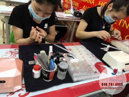 Học nail ở đâu tốt , trung tâm dạy nail ở Hà Nội