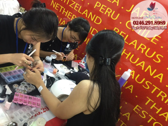 học nail chuyên nghiệp - cách nhặt da tay cho khách hàng