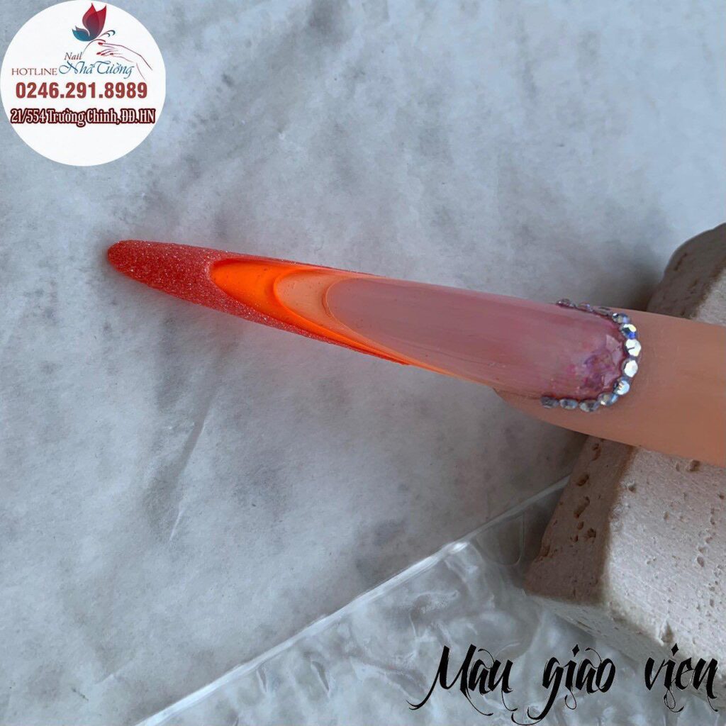 ky-thuat-lam-nail-di-nuoc-ngoai-1