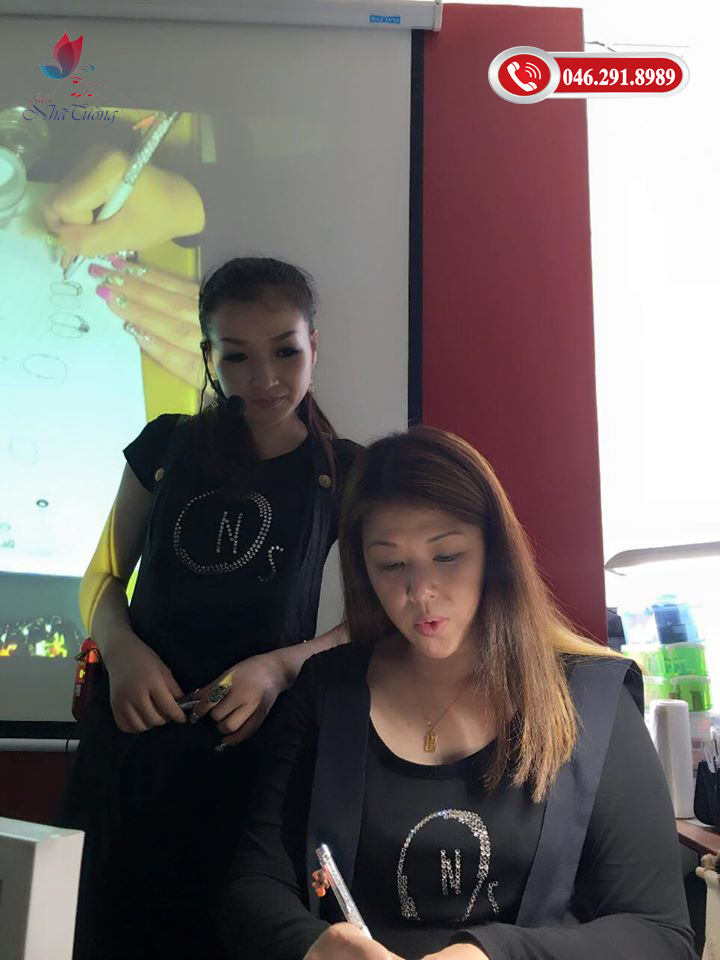 lớp học nail Donela Yii Yih Yih - 4