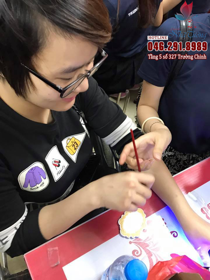 dạy học vẽ móng chuyên nghiệp 